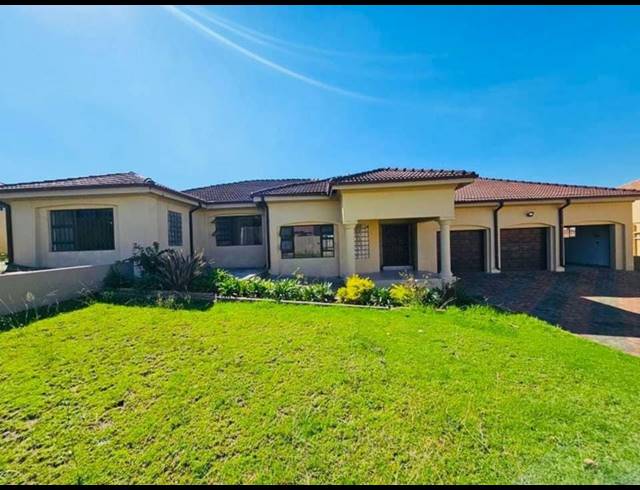4 BEDROOM FREEHOLD TO LET IN MODEL PARK